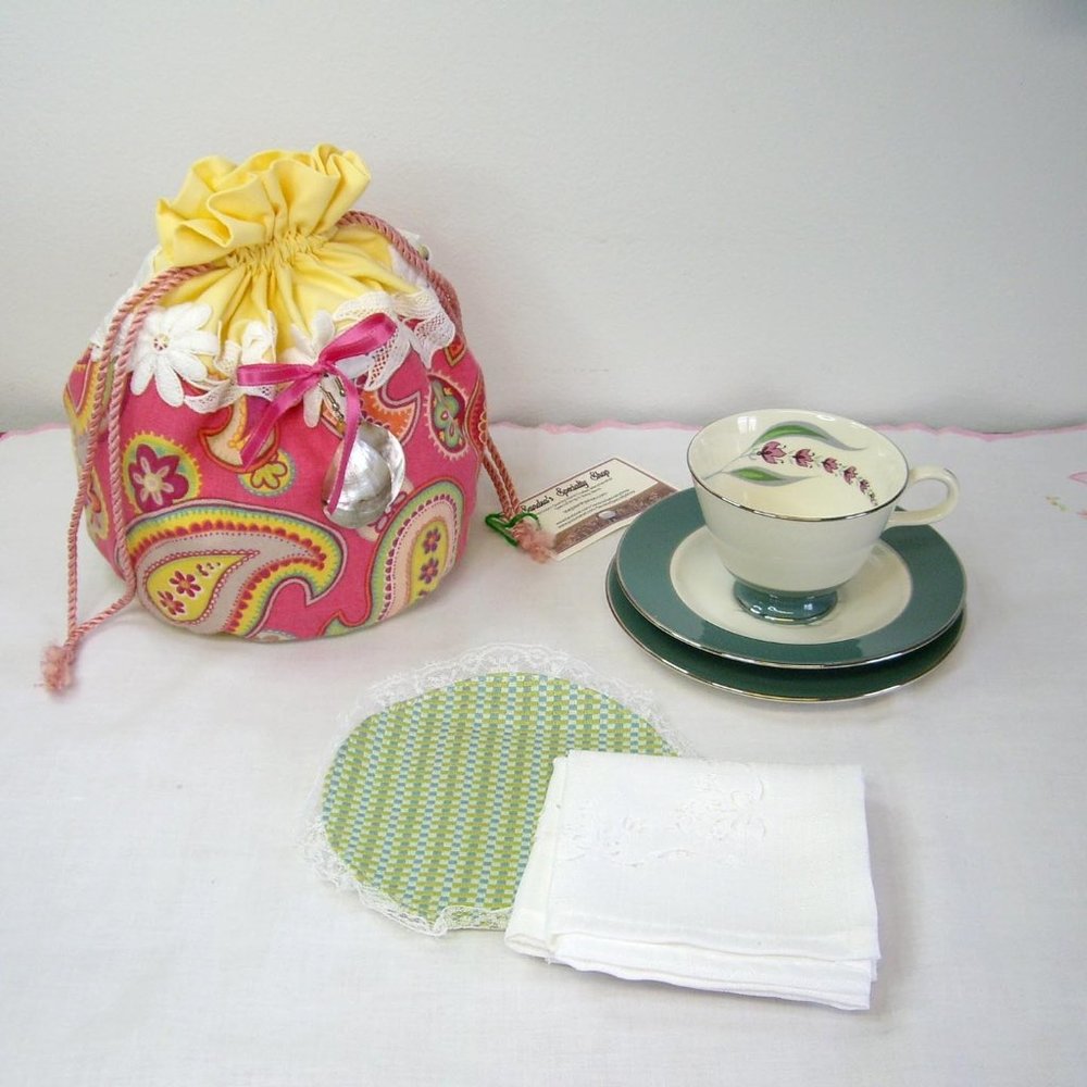 Pink Paisley Daisy Tea Cup Carrier Set + Earrings